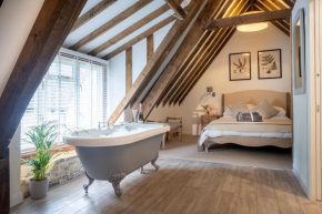 Luxury Thatched Cotswold Cottage, amazing location